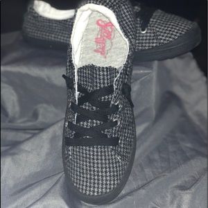 ❌❌SOLD❌❌Jellypop Sneakers Size 8.5